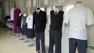 錦中制服展示中.jpg